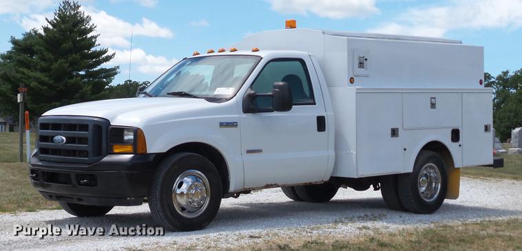 image for item DD7297 2006 Ford F350 Super Duty XL utility bed pickup truck