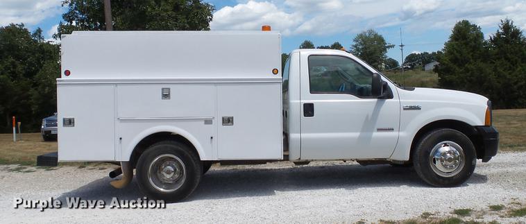 image for item DD7297 2006 Ford F350 Super Duty XL utility bed pickup truck