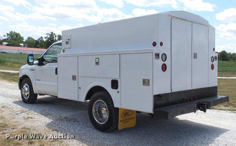 image for item DD7297 2006 Ford F350 Super Duty XL utility bed pickup truck