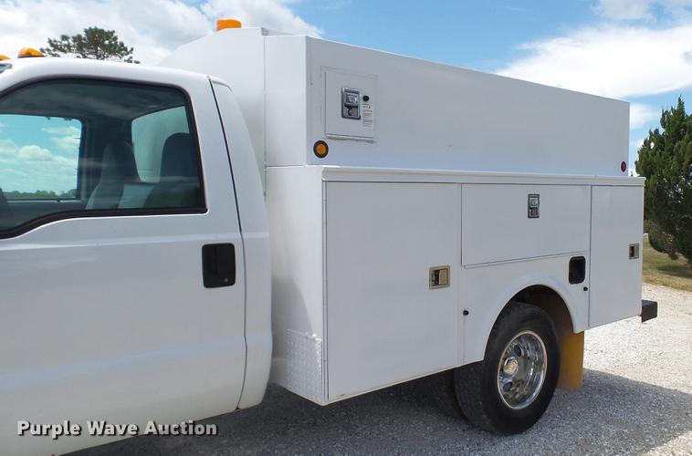 image for item DD7297 2006 Ford F350 Super Duty XL utility bed pickup truck