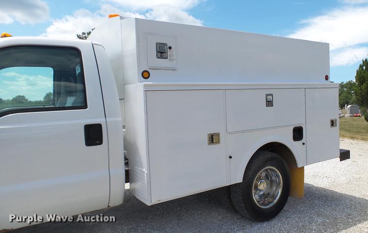 image for item DD7297 2006 Ford F350 Super Duty XL utility bed pickup truck