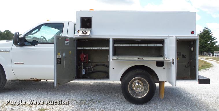 image for item DD7297 2006 Ford F350 Super Duty XL utility bed pickup truck