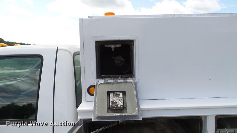 image for item DD7297 2006 Ford F350 Super Duty XL utility bed pickup truck