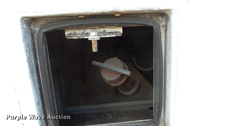 image for item DD7297 2006 Ford F350 Super Duty XL utility bed pickup truck