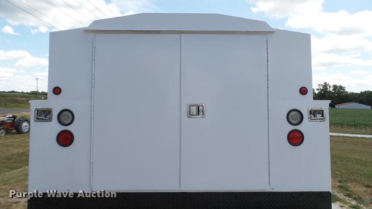 image for item DD7297 2006 Ford F350 Super Duty XL utility bed pickup truck