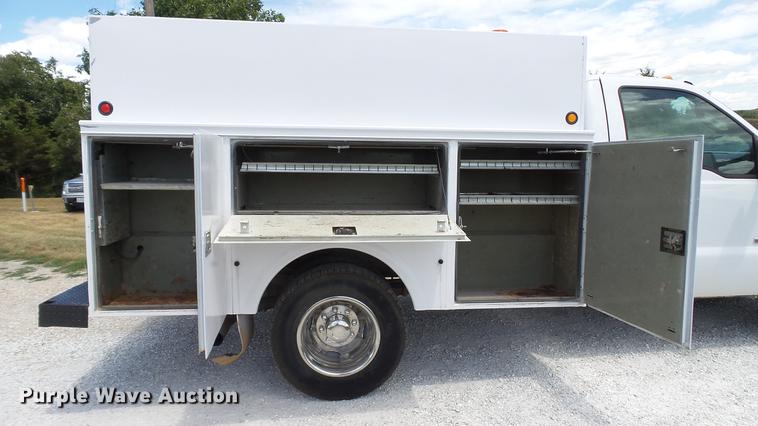 image for item DD7297 2006 Ford F350 Super Duty XL utility bed pickup truck