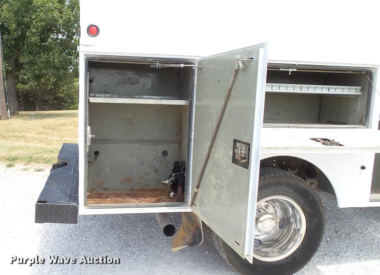 image for item DD7297 2006 Ford F350 Super Duty XL utility bed pickup truck