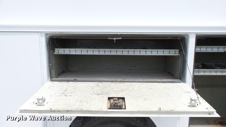 image for item DD7297 2006 Ford F350 Super Duty XL utility bed pickup truck