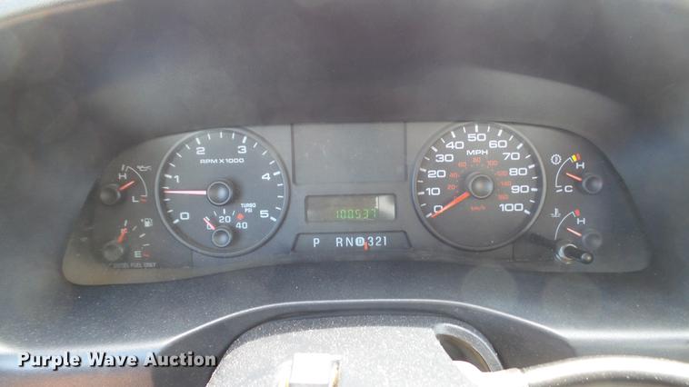 image for item DD7297 2006 Ford F350 Super Duty XL utility bed pickup truck