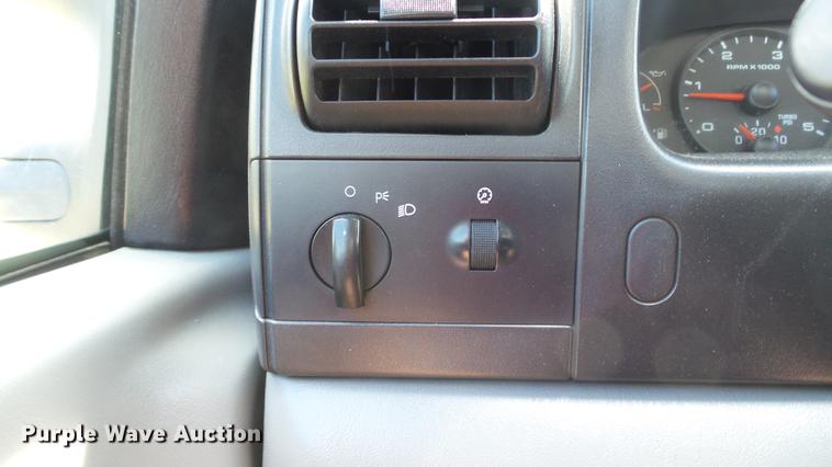 image for item DD7297 2006 Ford F350 Super Duty XL utility bed pickup truck