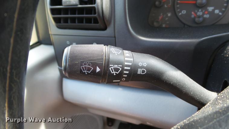 image for item DD7297 2006 Ford F350 Super Duty XL utility bed pickup truck