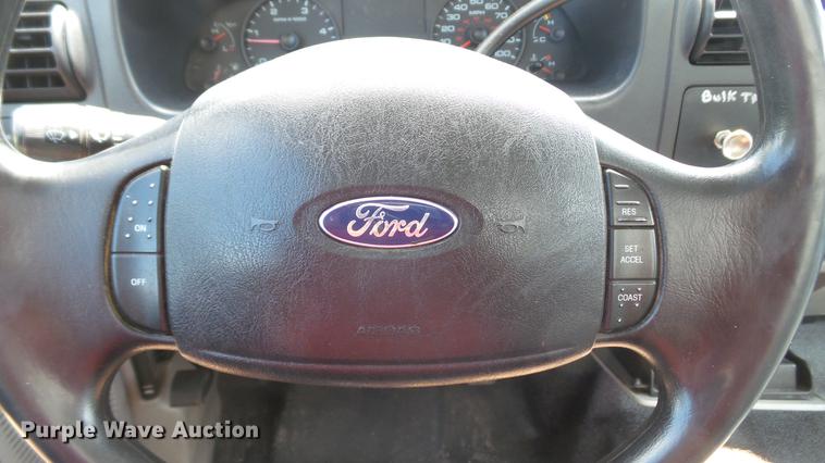 image for item DD7297 2006 Ford F350 Super Duty XL utility bed pickup truck