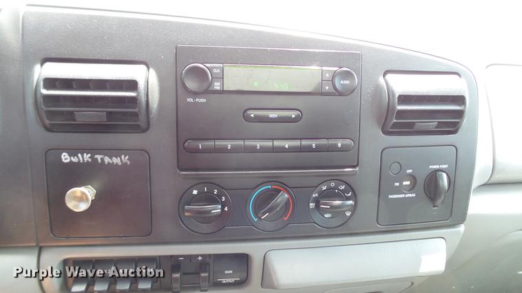 image for item DD7297 2006 Ford F350 Super Duty XL utility bed pickup truck