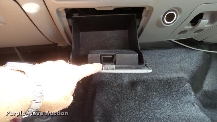 image for item DD7297 2006 Ford F350 Super Duty XL utility bed pickup truck