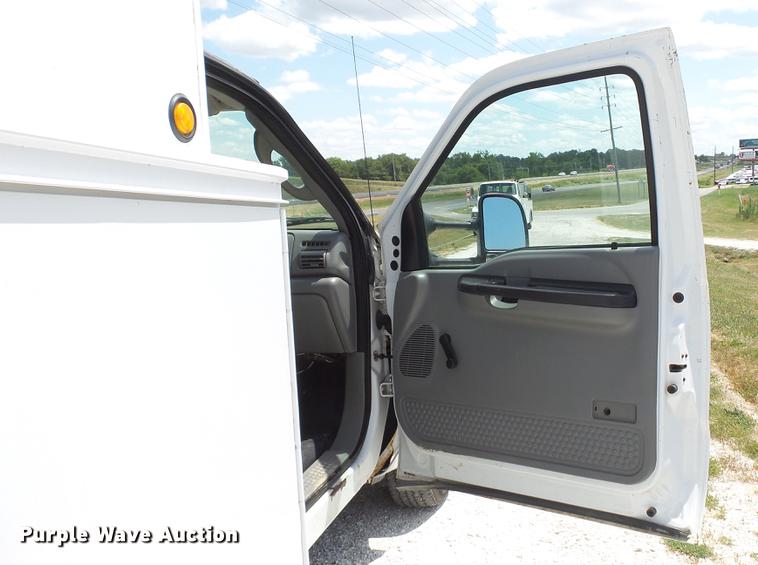 image for item DD7297 2006 Ford F350 Super Duty XL utility bed pickup truck