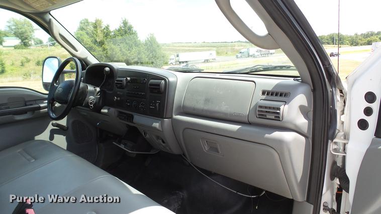 image for item DD7297 2006 Ford F350 Super Duty XL utility bed pickup truck