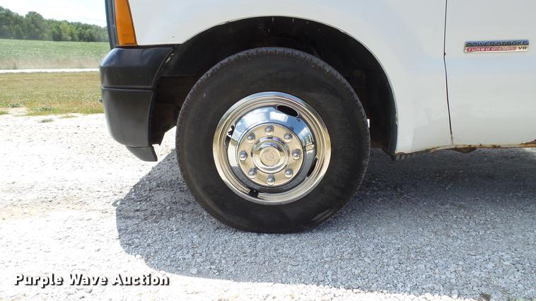 image for item DD7297 2006 Ford F350 Super Duty XL utility bed pickup truck