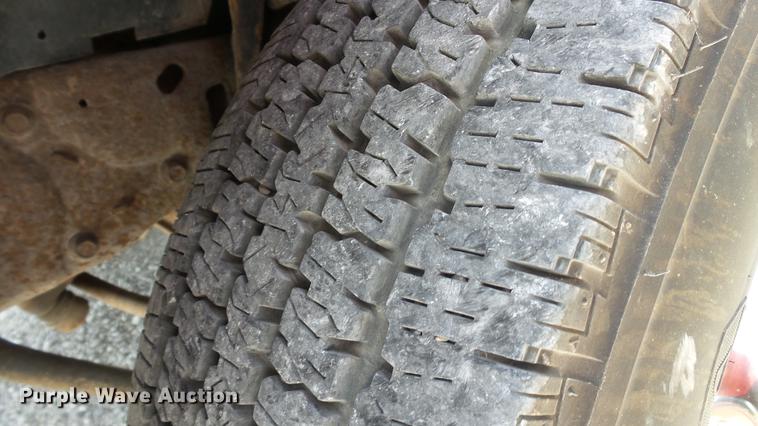 image for item DD7297 2006 Ford F350 Super Duty XL utility bed pickup truck