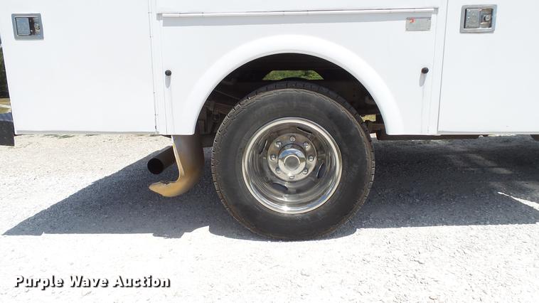 image for item DD7297 2006 Ford F350 Super Duty XL utility bed pickup truck