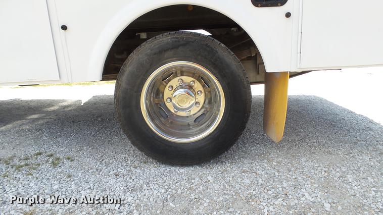 image for item DD7297 2006 Ford F350 Super Duty XL utility bed pickup truck