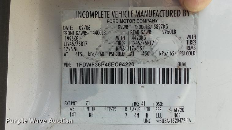 image for item DD7297 2006 Ford F350 Super Duty XL utility bed pickup truck