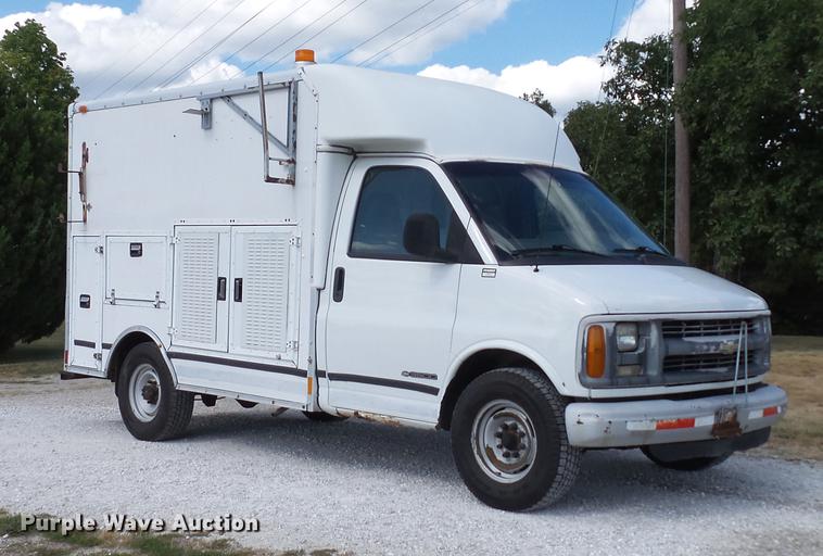 image for item DD7299 1999 Chevrolet Express 3500 Cargo box truck
