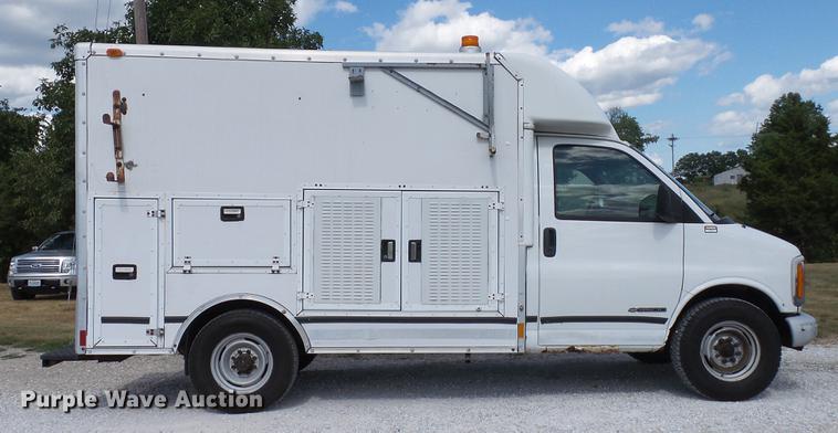 image for item DD7299 1999 Chevrolet Express 3500 Cargo box truck