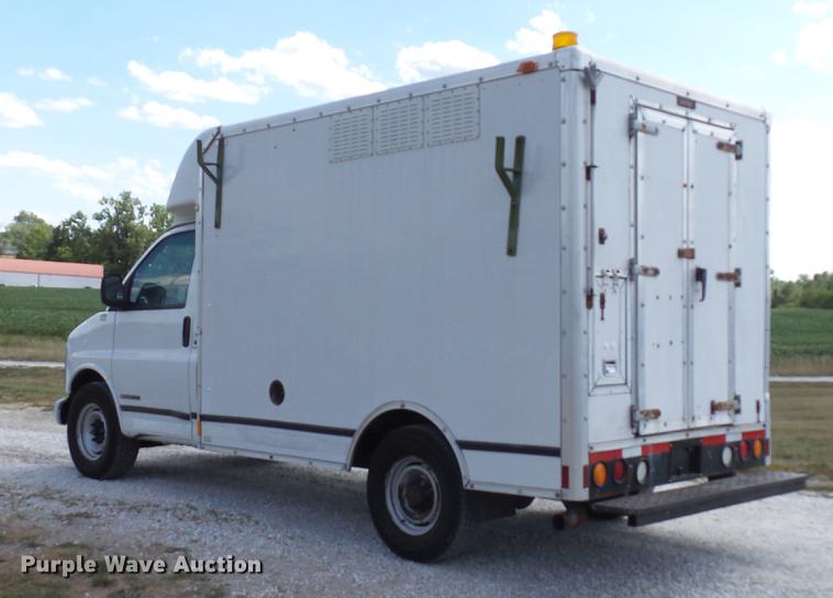 image for item DD7299 1999 Chevrolet Express 3500 Cargo box truck