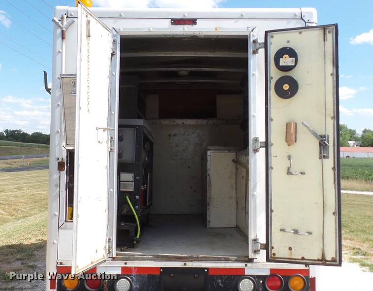 image for item DD7299 1999 Chevrolet Express 3500 Cargo box truck