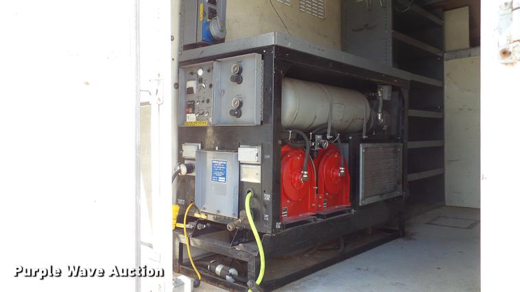 image for item DD7299 1999 Chevrolet Express 3500 Cargo box truck