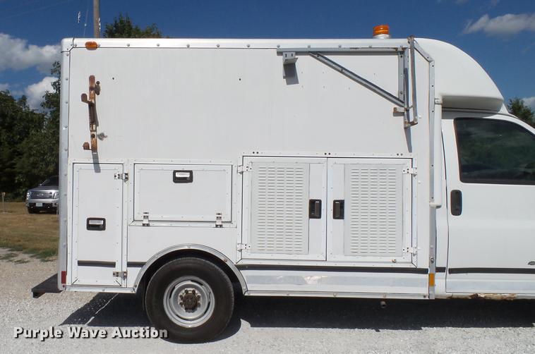 image for item DD7299 1999 Chevrolet Express 3500 Cargo box truck