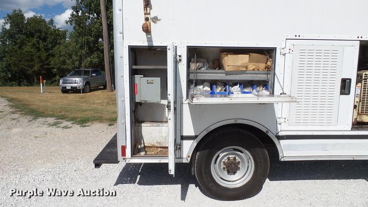 image for item DD7299 1999 Chevrolet Express 3500 Cargo box truck