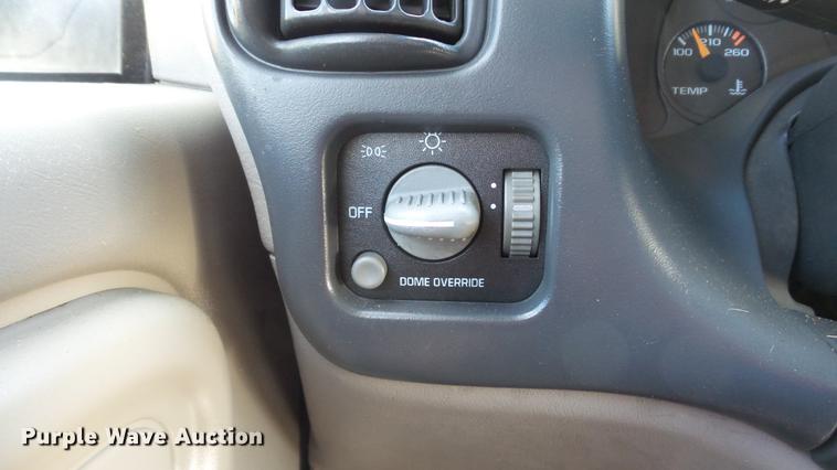 image for item DD7299 1999 Chevrolet Express 3500 Cargo box truck