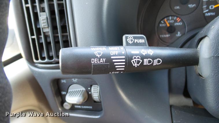 image for item DD7299 1999 Chevrolet Express 3500 Cargo box truck