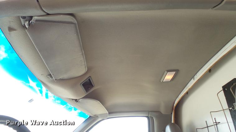 image for item DD7299 1999 Chevrolet Express 3500 Cargo box truck