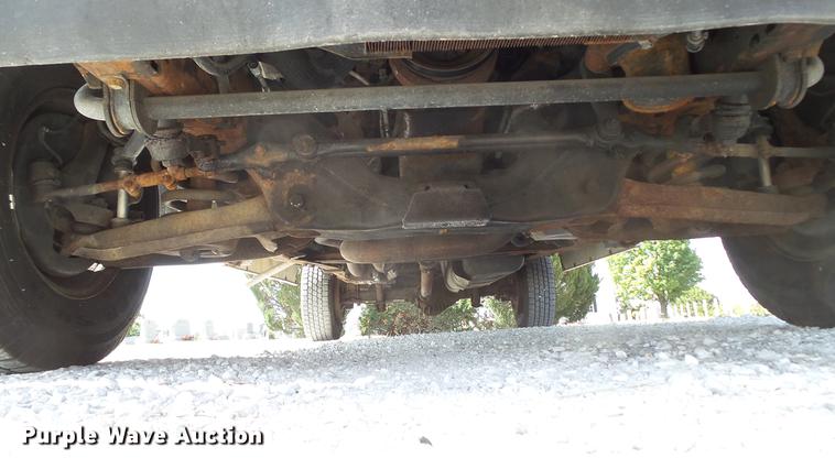 image for item DD7299 1999 Chevrolet Express 3500 Cargo box truck