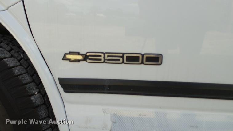image for item DD7299 1999 Chevrolet Express 3500 Cargo box truck