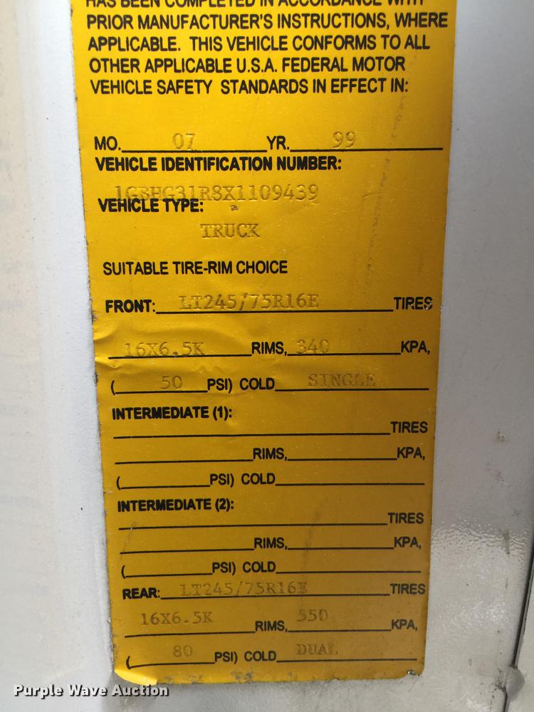 image for item DD7299 1999 Chevrolet Express 3500 Cargo box truck