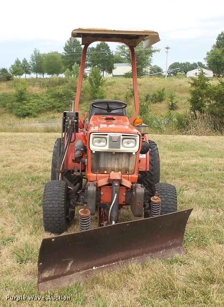 image for item DD7331 Yanmar YM186D MFWD tractor