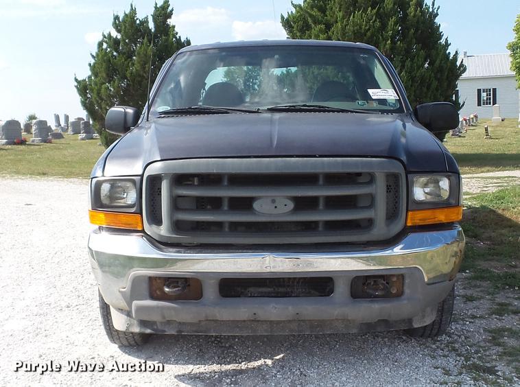 image for item DD7337 2001 Ford F250 Super Duty XL Crew Cab utility bed pickup truck