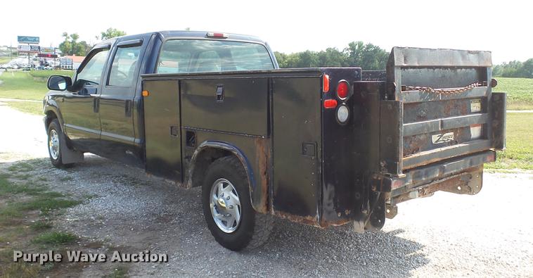 image for item DD7337 2001 Ford F250 Super Duty XL Crew Cab utility bed pickup truck