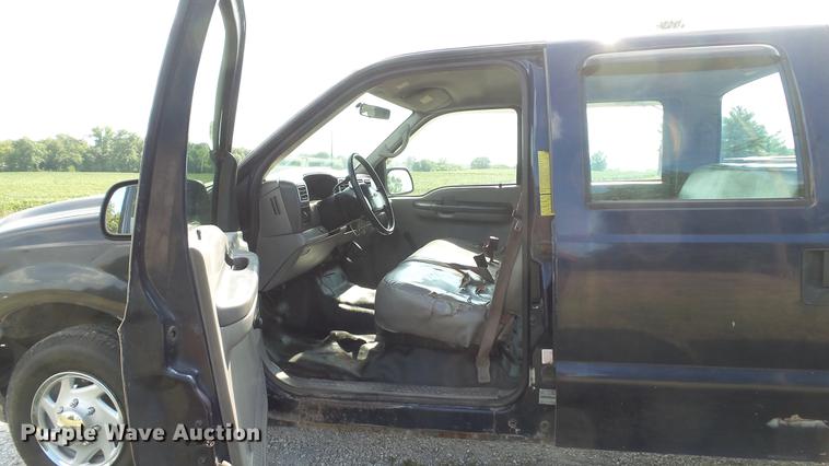 image for item DD7337 2001 Ford F250 Super Duty XL Crew Cab utility bed pickup truck