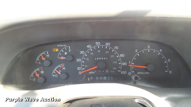 image for item DD7337 2001 Ford F250 Super Duty XL Crew Cab utility bed pickup truck