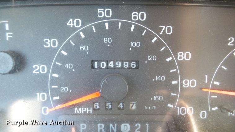 image for item DD7337 2001 Ford F250 Super Duty XL Crew Cab utility bed pickup truck