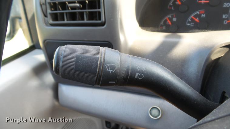 image for item DD7337 2001 Ford F250 Super Duty XL Crew Cab utility bed pickup truck