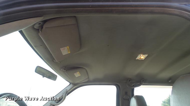 image for item DD7337 2001 Ford F250 Super Duty XL Crew Cab utility bed pickup truck