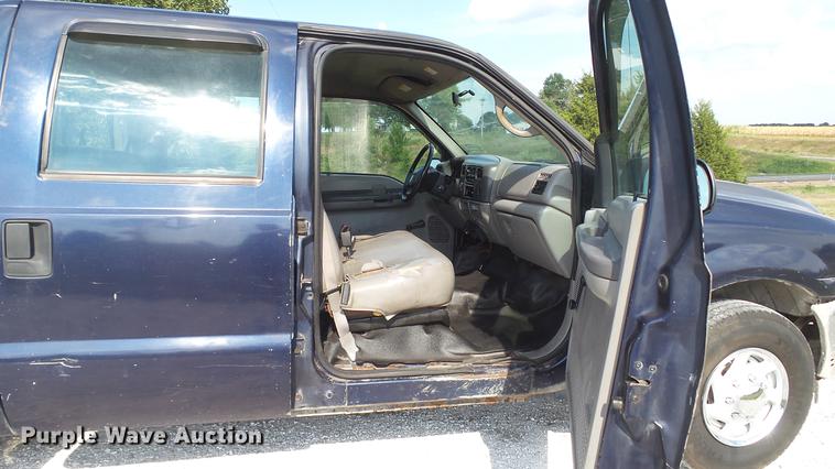 image for item DD7337 2001 Ford F250 Super Duty XL Crew Cab utility bed pickup truck