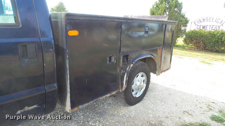 image for item DD7337 2001 Ford F250 Super Duty XL Crew Cab utility bed pickup truck