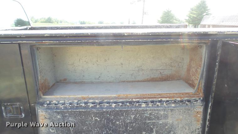 image for item DD7337 2001 Ford F250 Super Duty XL Crew Cab utility bed pickup truck