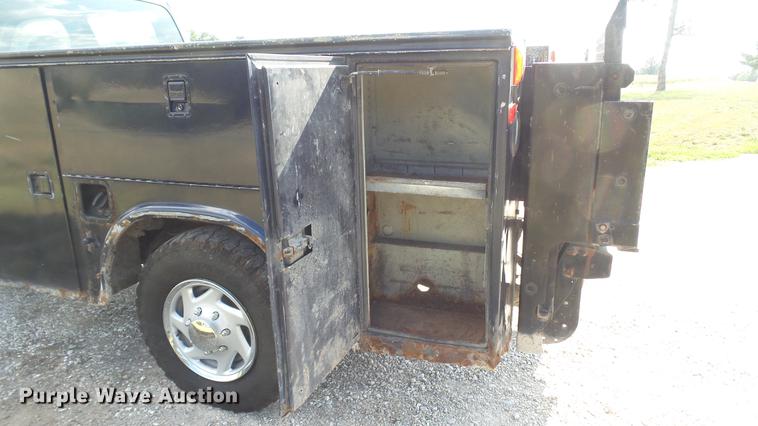 image for item DD7337 2001 Ford F250 Super Duty XL Crew Cab utility bed pickup truck